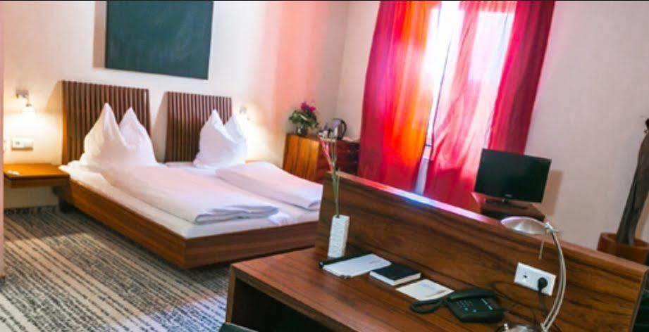 Hotel Sinsheim Extérieur photo